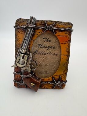 Western Revolver Picture Frame - Oval for 4x6 Photo